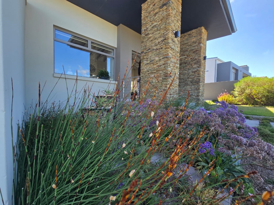 4 Bedroom Property for Sale in Oubaai Western Cape